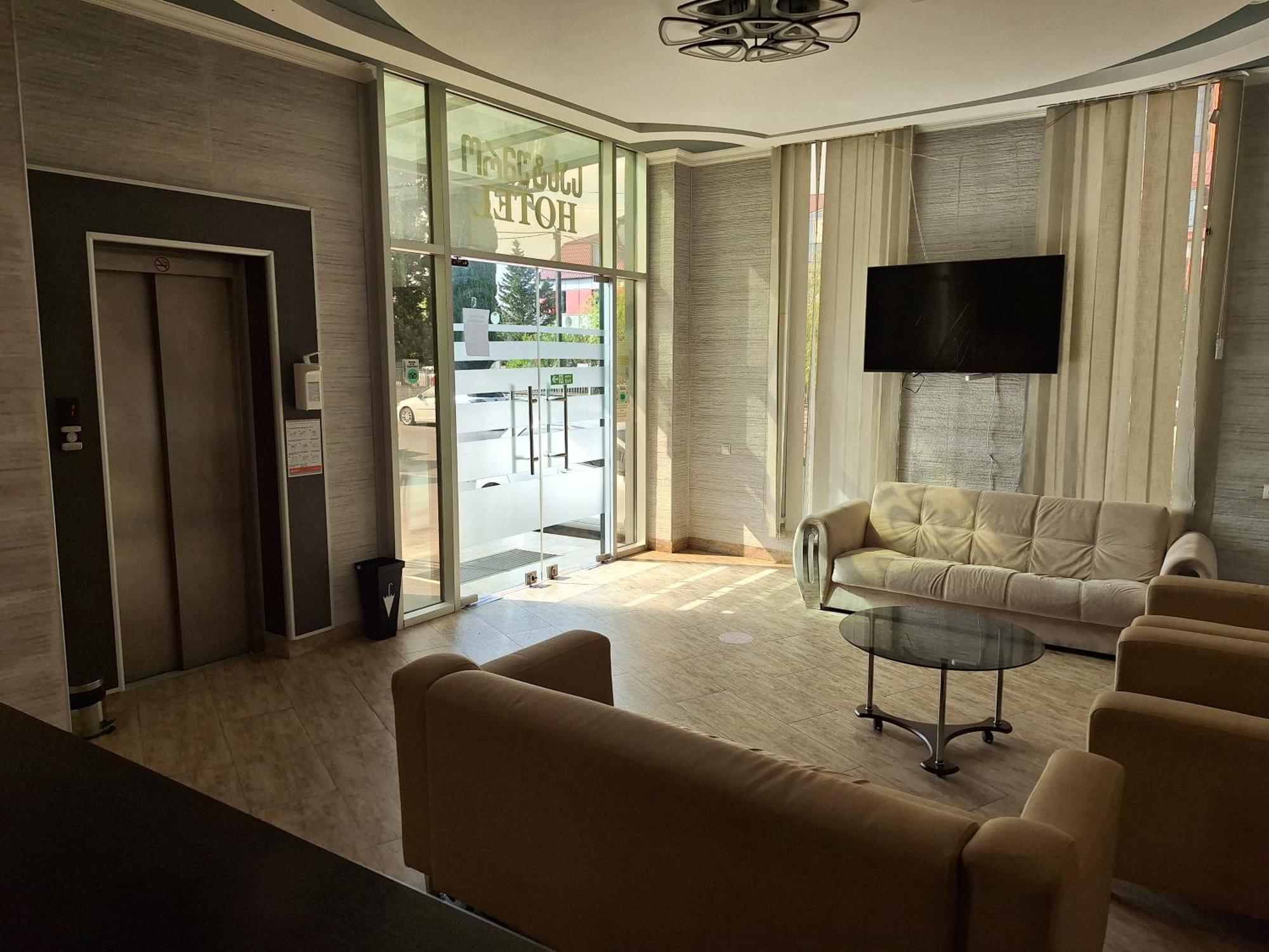 Hotel Georgian Kutaisi Exteriör bild